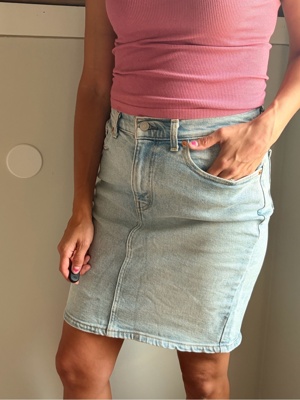 Levi’s Premium Essential Skirt Light Wash Size 28